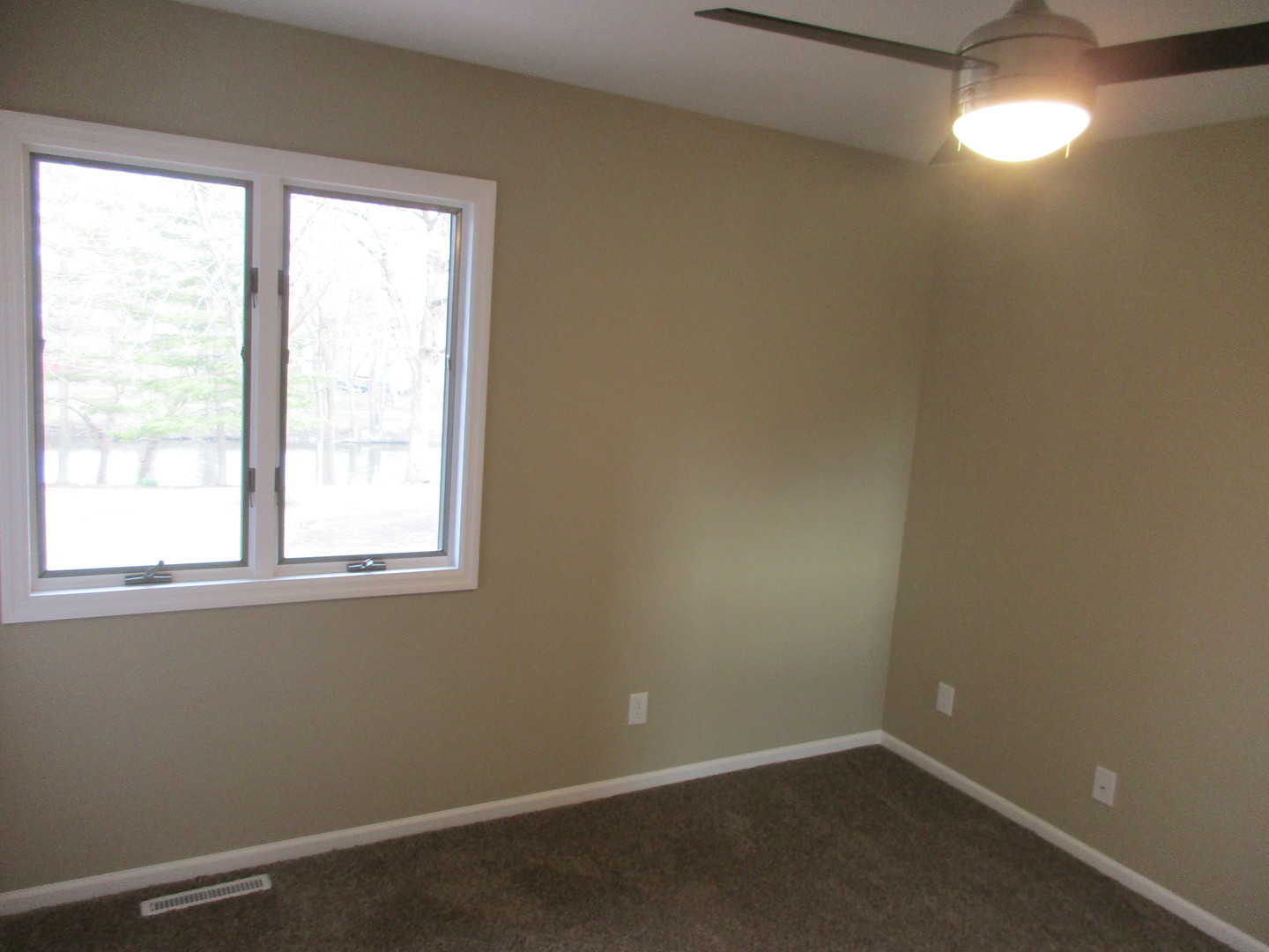 507 San Carlos Road Minooka, IL 60447 - Photo 26 of 48 an empty room with a window