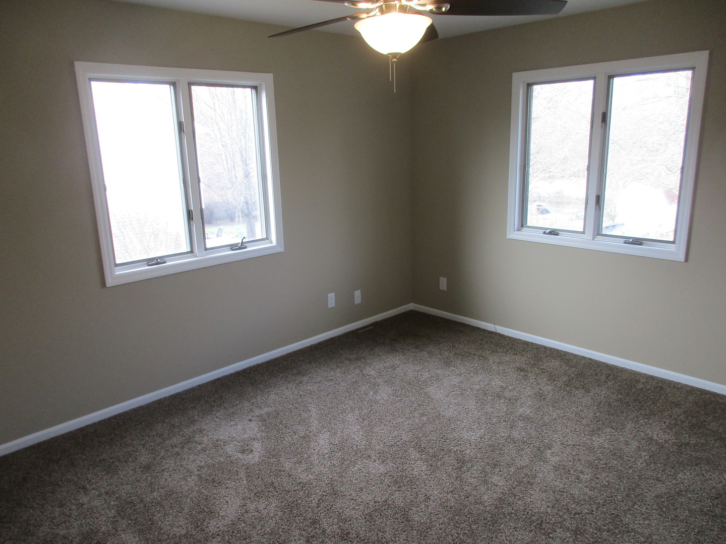 507 San Carlos Road Minooka, IL 60447 - Photo 28 of 48 an empty room with a window