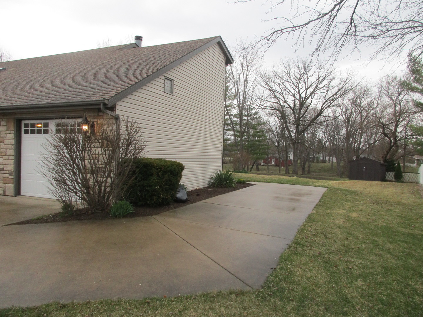 507 San Carlos Road Minooka, IL 60447 - Photo 4 of 48 a view of a house with backyard and trees