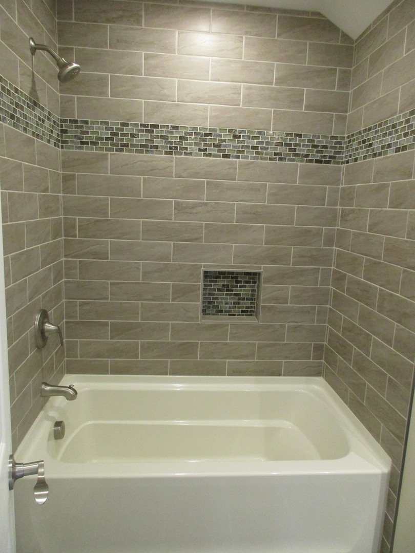 507 San Carlos Road Minooka, IL 60447 - Photo 31 of 48 a bathroom with bathtub and shower