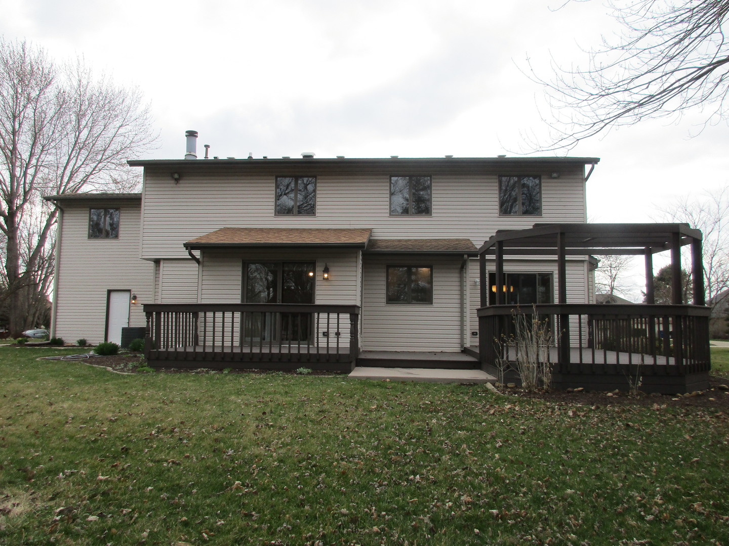 507 San Carlos Road Minooka, IL 60447 - Photo 40 of 48 a view of a house with a yard and sitting area