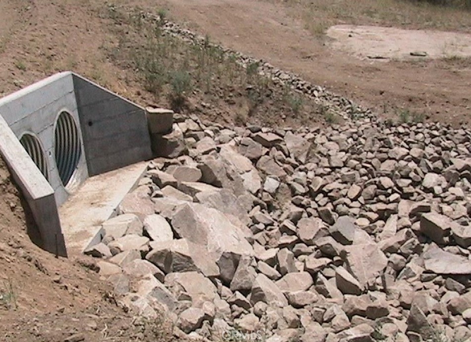 15255 Gavilan Springs Road Perris, CA 92570 - Photo 8 of 15 a view of roof and covered with wooden fence