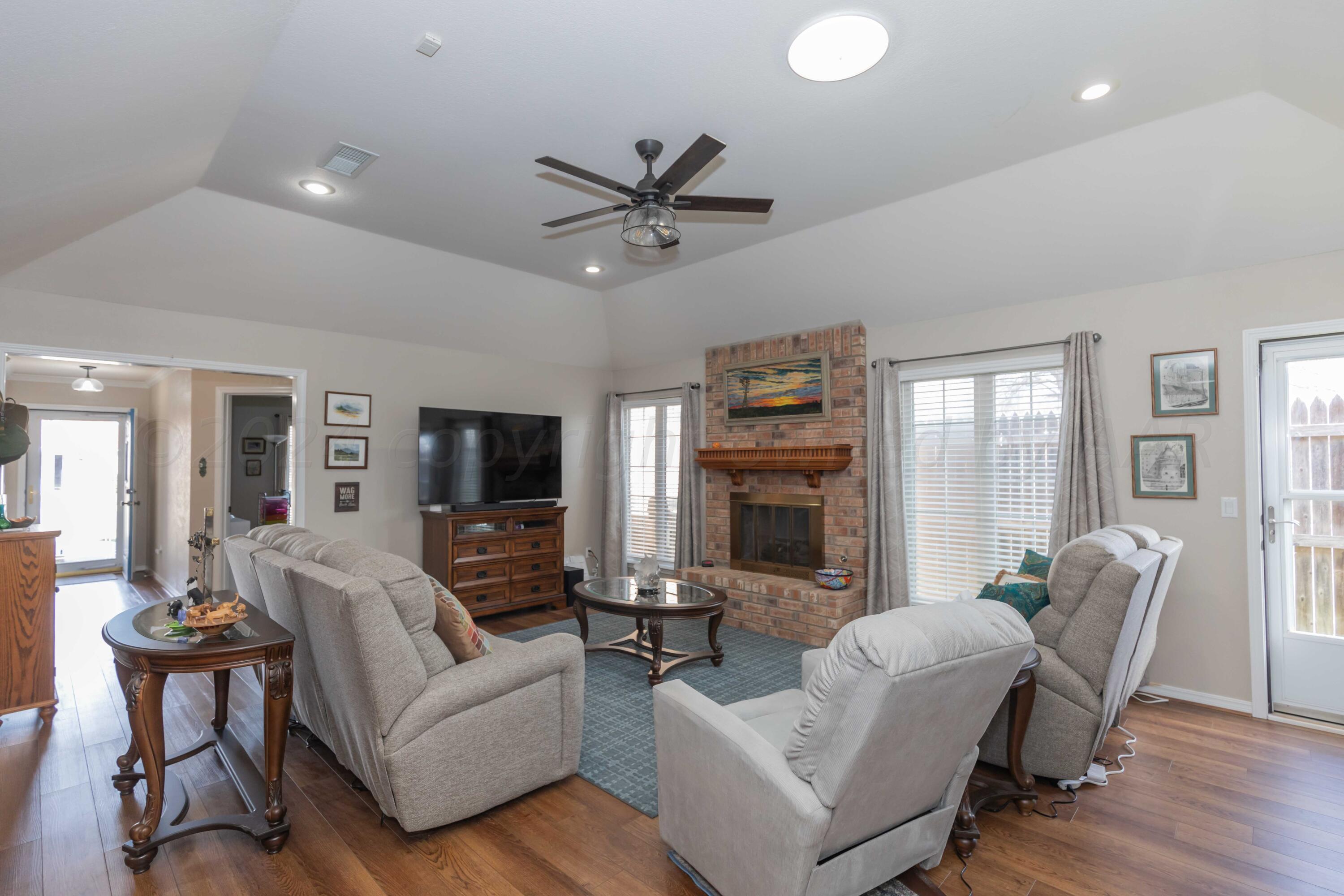 3501 Brennan Gardens Amarillo, TX 79121 - Photo 2 of 39 LIVING ROOM VIEW 1