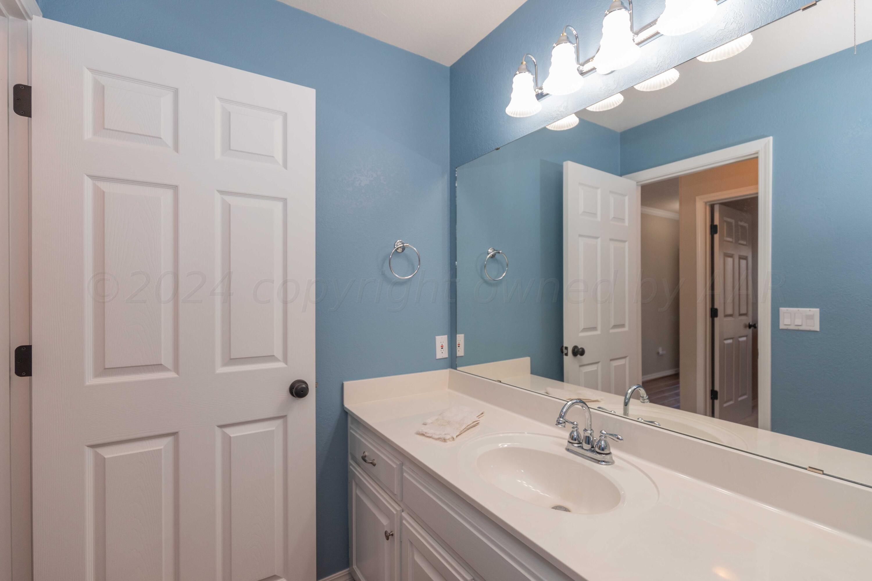3501 Brennan Gardens Amarillo, TX 79121 - Photo 30 of 39 BATHROOM 2 VIEW 3