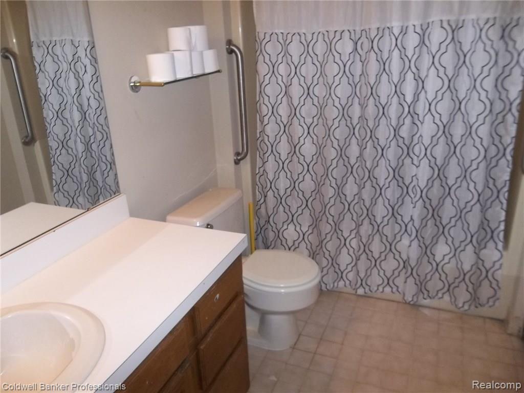 2140 Bullock Road Lapeer, MI 48446 - Photo 22 of 34 100_2243.JPG