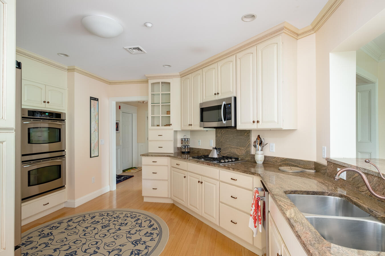 100 Shepard's Cove Road, Unit H207 Kittery, ME 03904 - Photo 22 of 41 Kitchen open to views