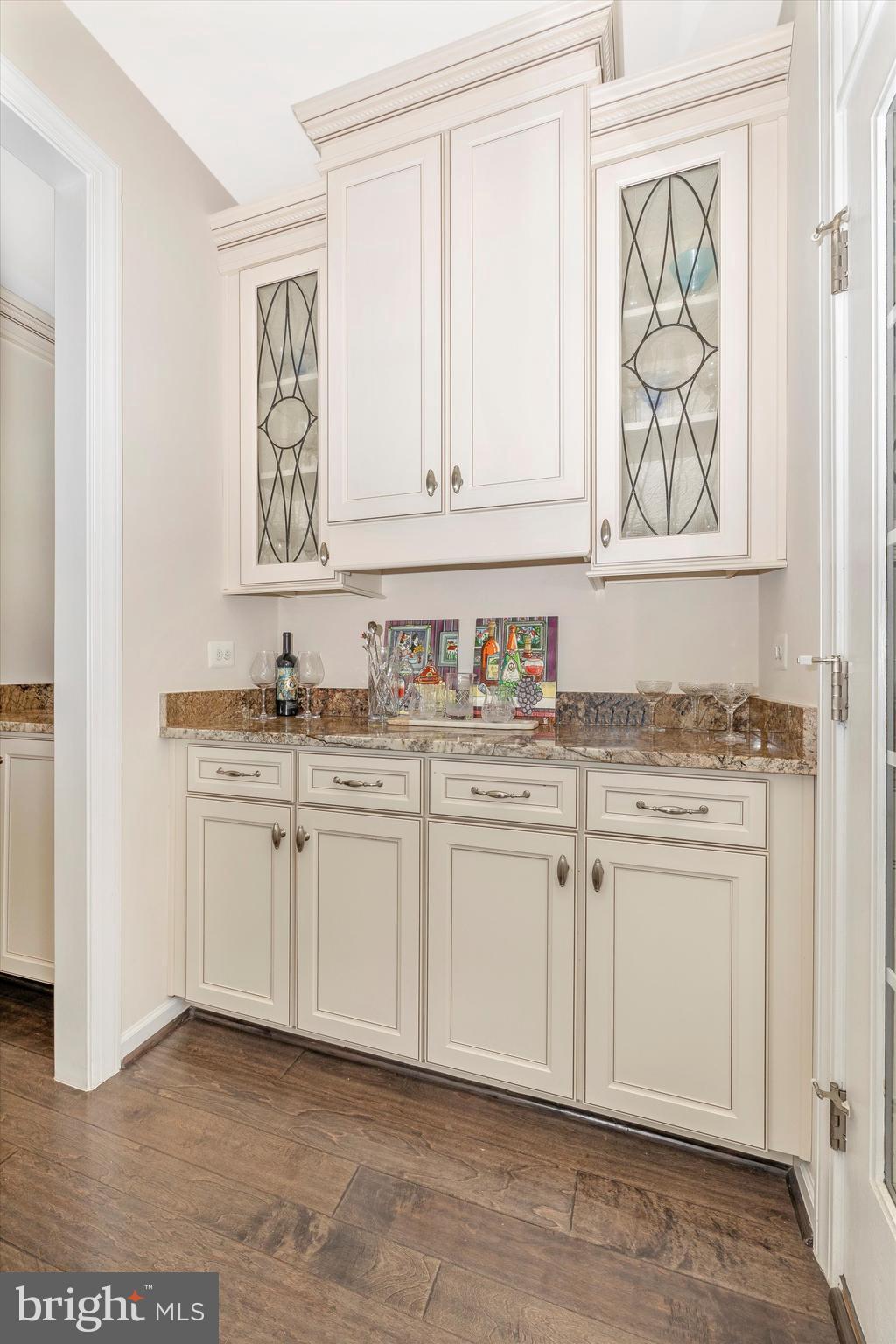13626 Alderton Road Silver Spring, MD 20906 - Photo 8 of 73 Butlers pantry