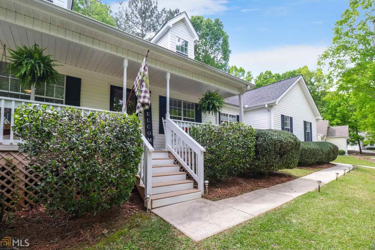 30 Butler Lane Newnan, GA 30263 - Photo 1 of 1 a front view of a house with a yard