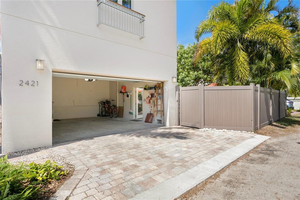 2421 Brevard Road Northeast St. Petersburg, FL 33704 - Photo 32 of 35 a view of a backyard of a house