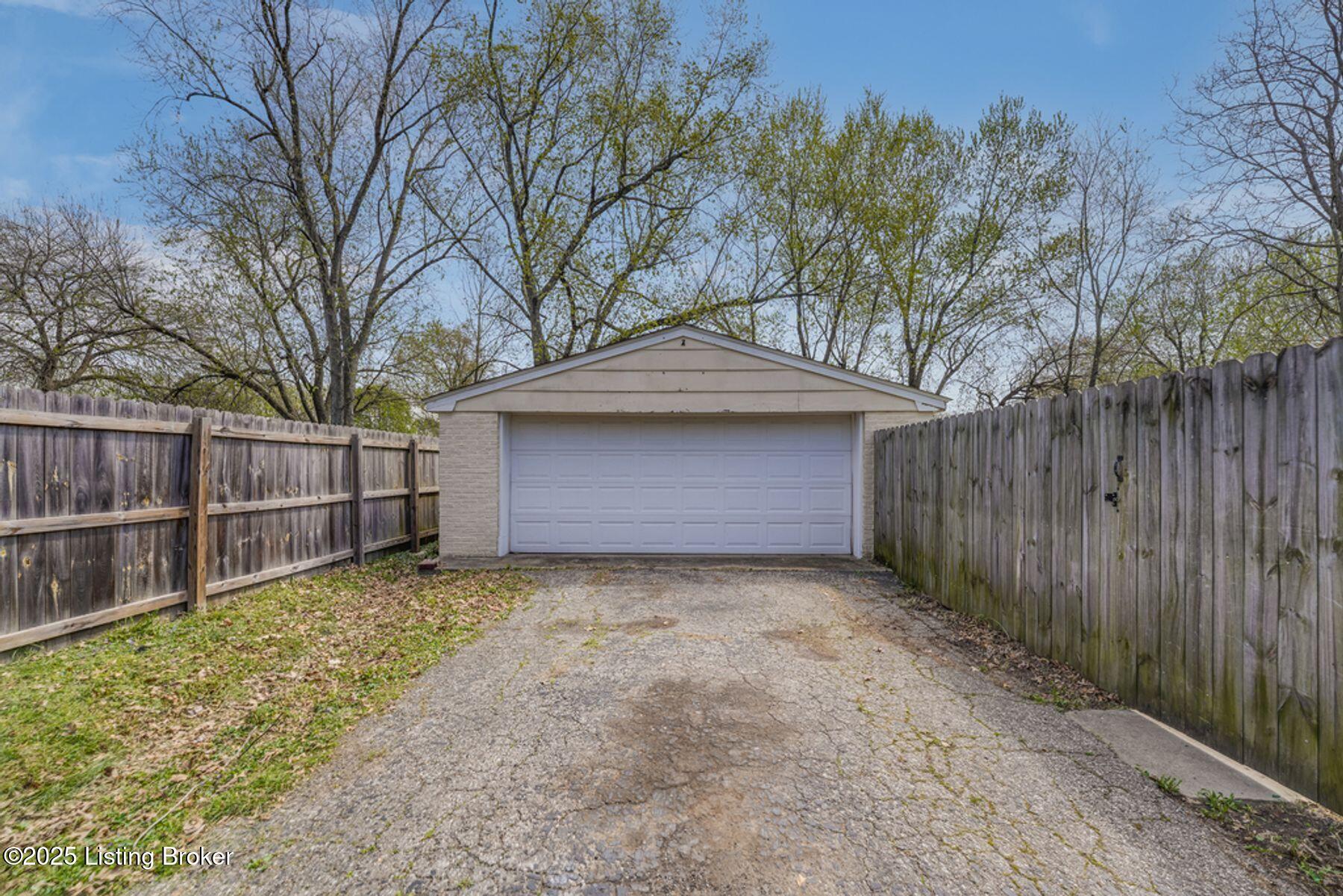8509 Robbins Road Louisville, KY 40258 - Photo 18 of 24 photo_online_018