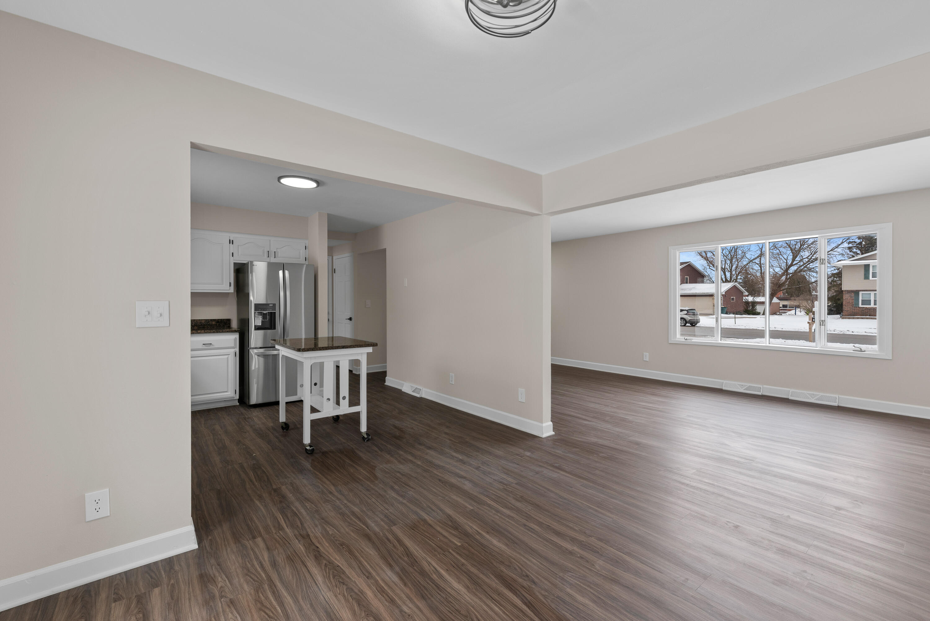 104 West Stoney Ridge Way Saukville, WI 53080 - Photo 4 of 25 104 W Stoney Ridge Way-7