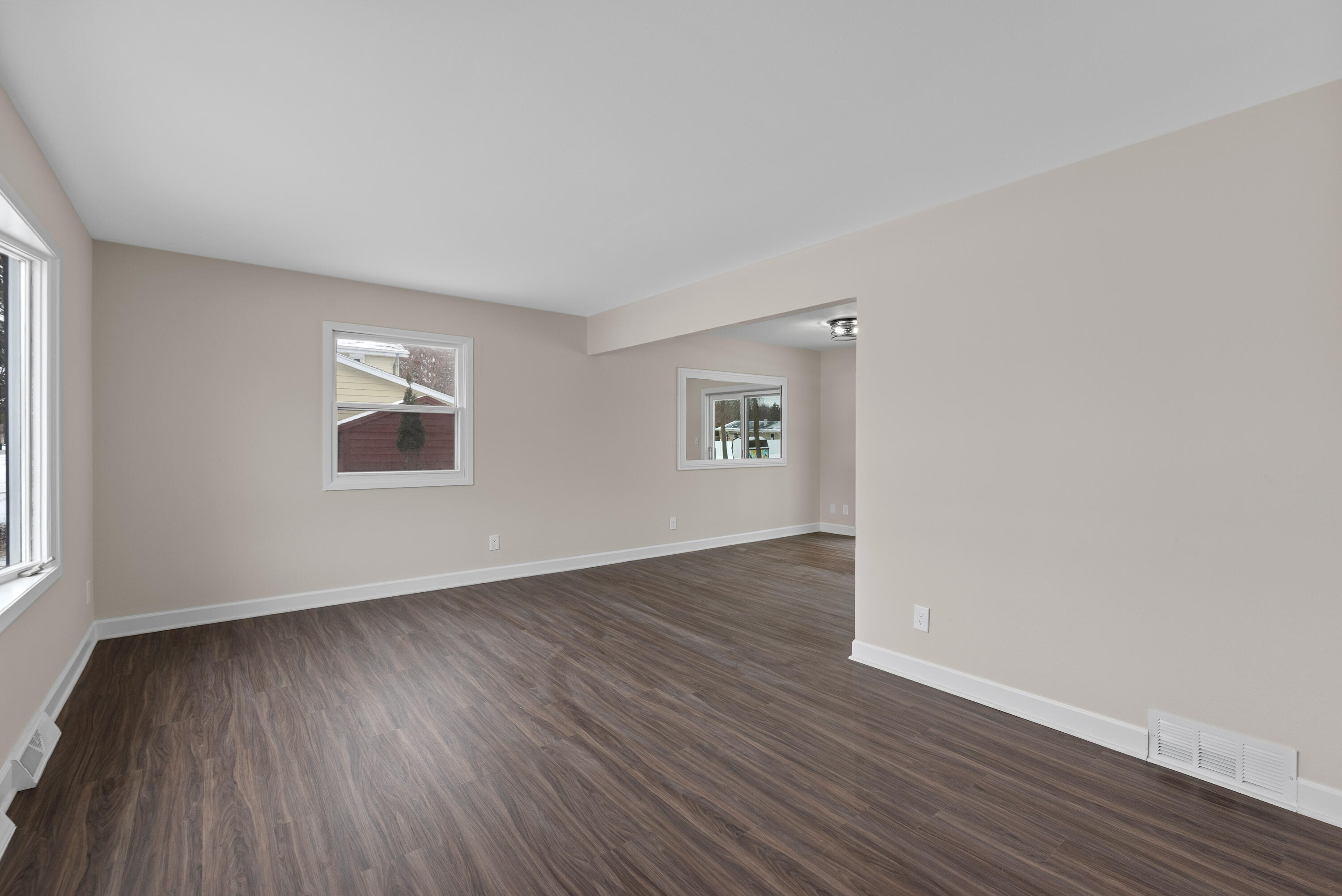 104 West Stoney Ridge Way Saukville, WI 53080 - Photo 5 of 25 104 W Stoney Ridge Way-11