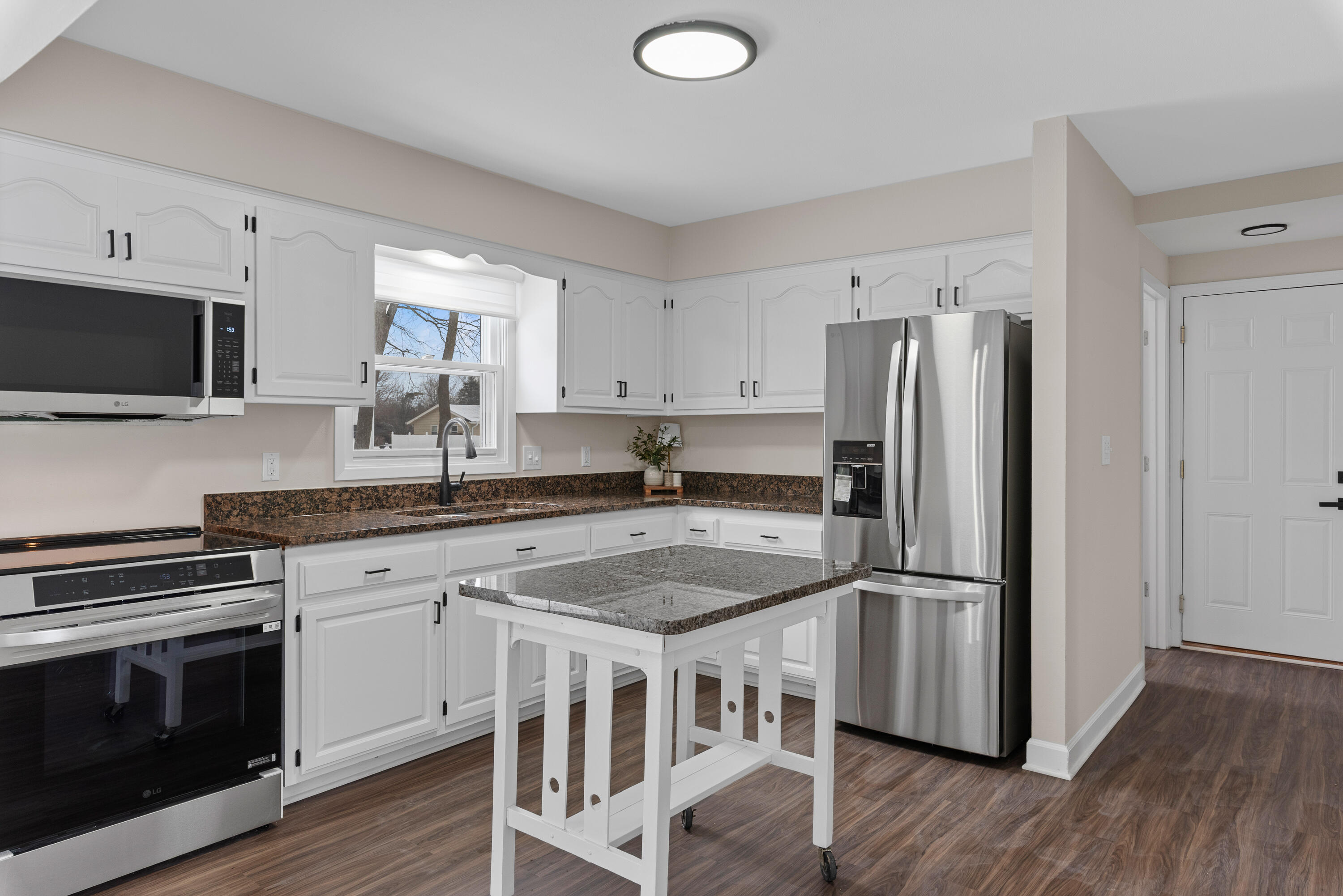 104 West Stoney Ridge Way Saukville, WI 53080 - Photo 7 of 25 104 W Stoney Ridge Way-2