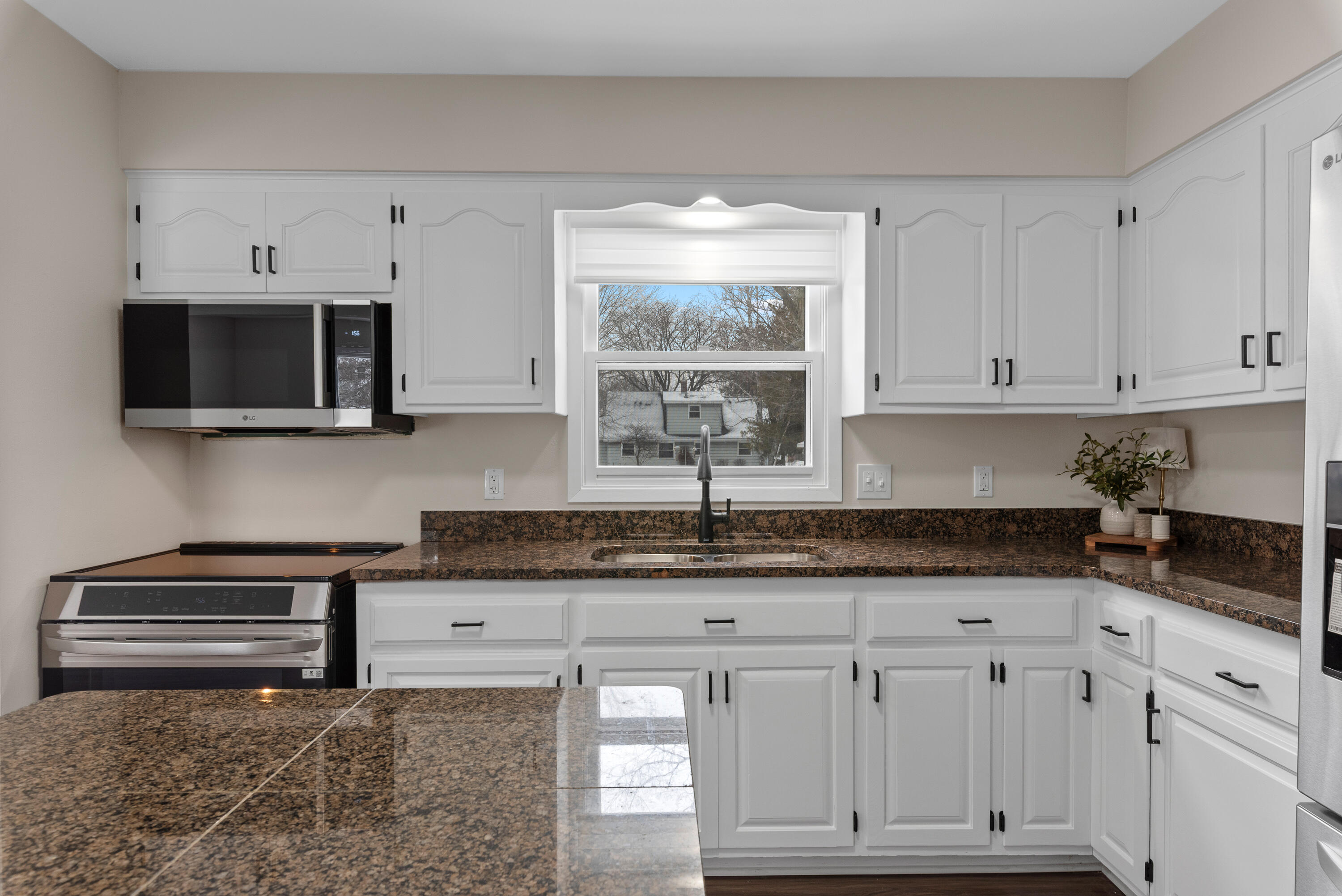 104 West Stoney Ridge Way Saukville, WI 53080 - Photo 9 of 25 104 W Stoney Ridge Way-5