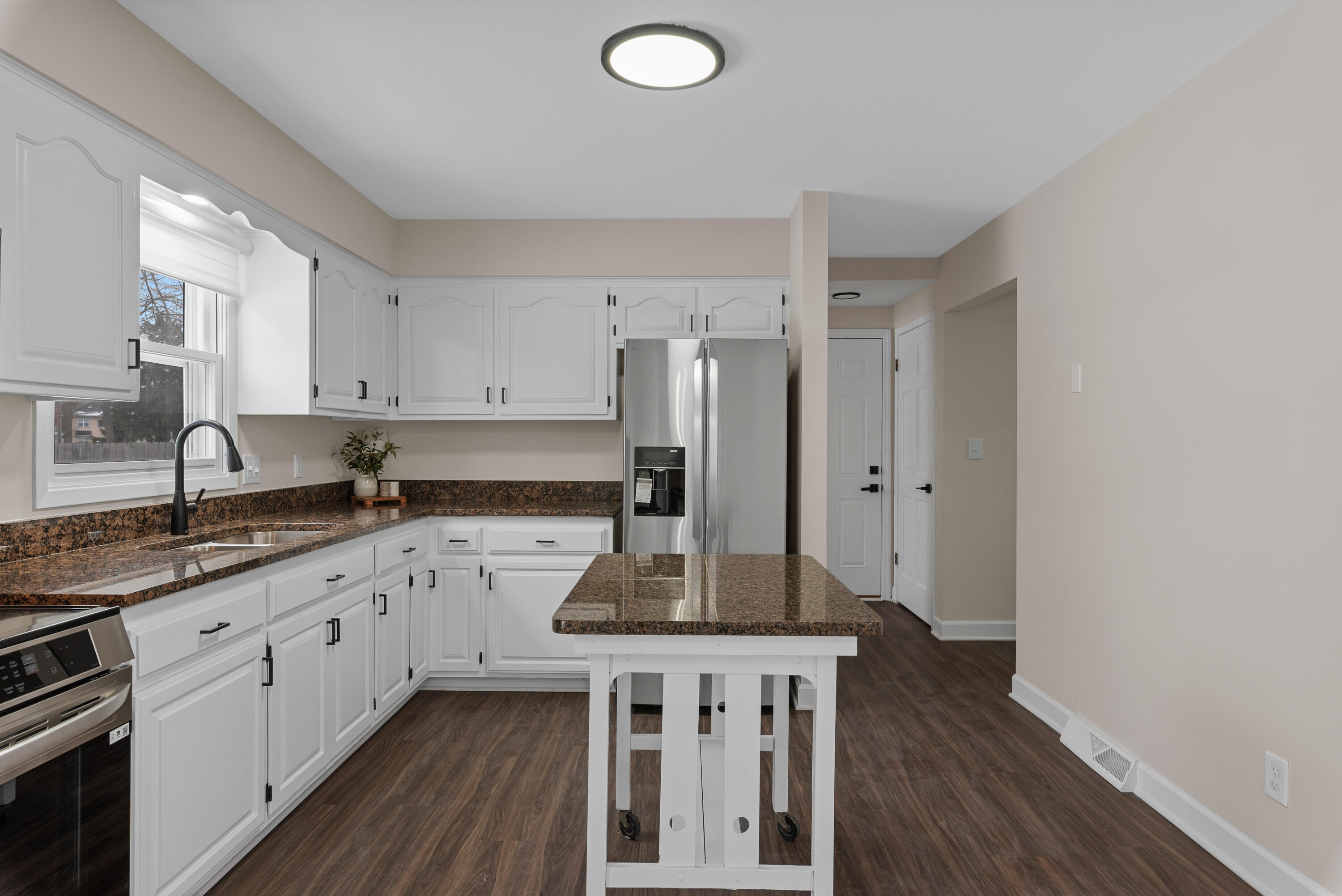 104 West Stoney Ridge Way Saukville, WI 53080 - Photo 10 of 25 104 W Stoney Ridge Way-6