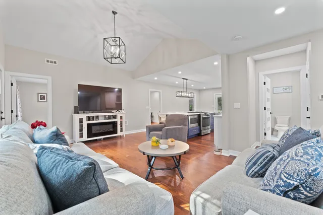 $299,000 | 54 Willow Springs Lane, Plano, IL 60545