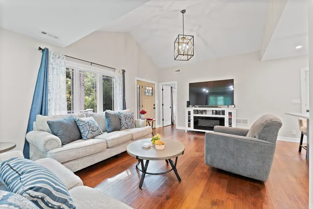 $299,000 | 54 Willow Springs Lane, Plano, IL 60545