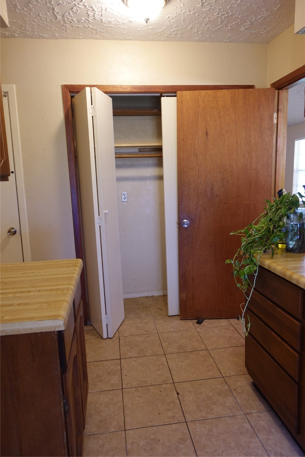 20027 Chipplegate Lane Humble, TX 77338 - Photo 16 of 32 a view of a refrigerator in kitchen and an empty room