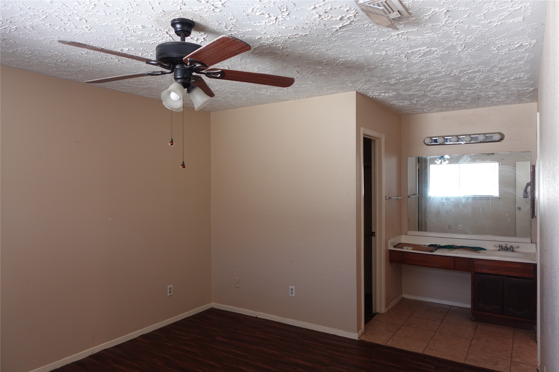 20027 Chipplegate Lane Humble, TX 77338 - Photo 19 of 32 a view of room with a ceiling fan