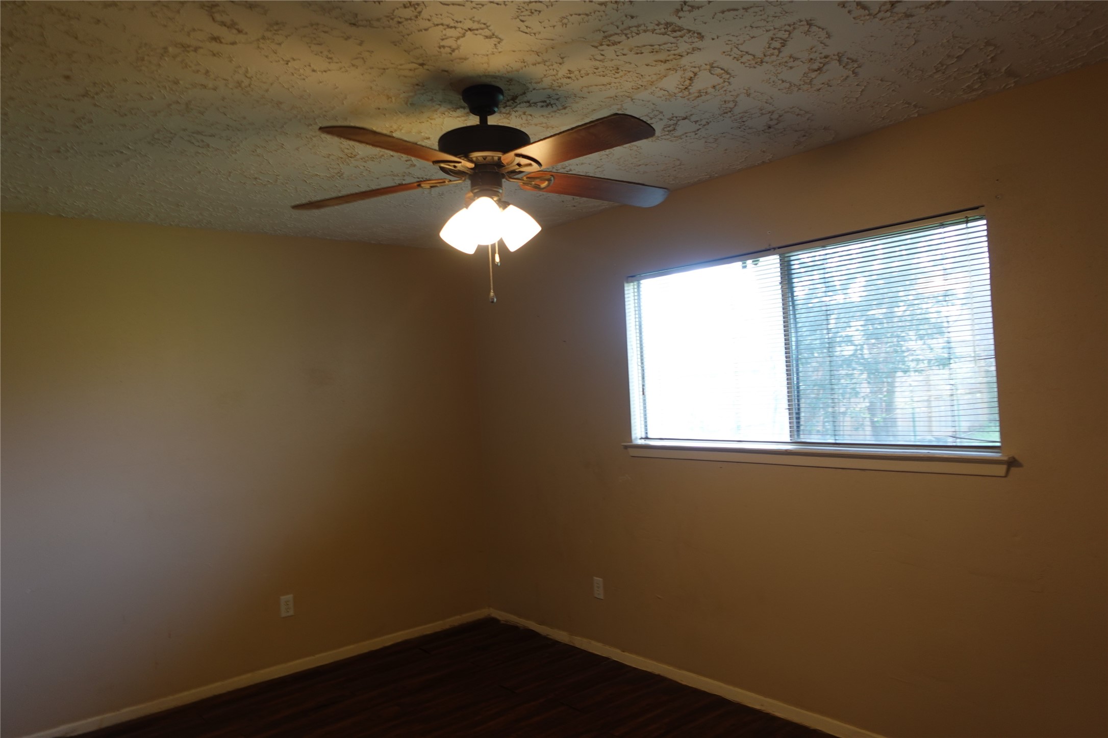20027 Chipplegate Lane Humble, TX 77338 - Photo 24 of 32 an empty room with a window