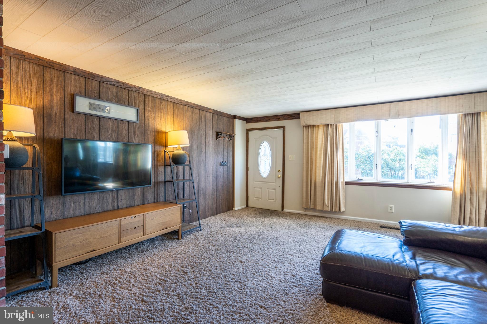 12544 Deer Run Road Philadelphia, PA 19154 - Photo 2 of 35 Living Room