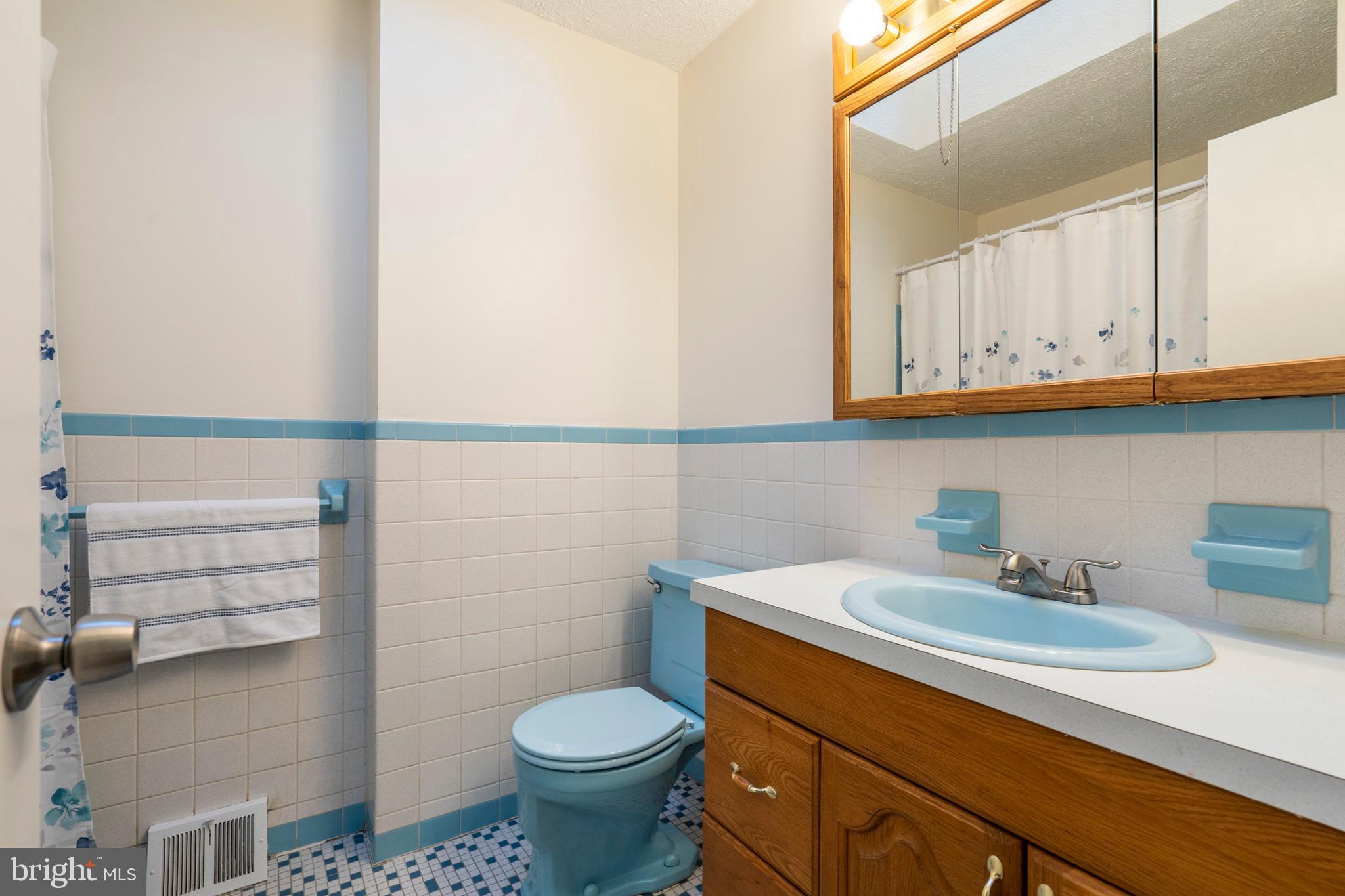 12544 Deer Run Road Philadelphia, PA 19154 - Photo 22 of 35 Hall Bathroom