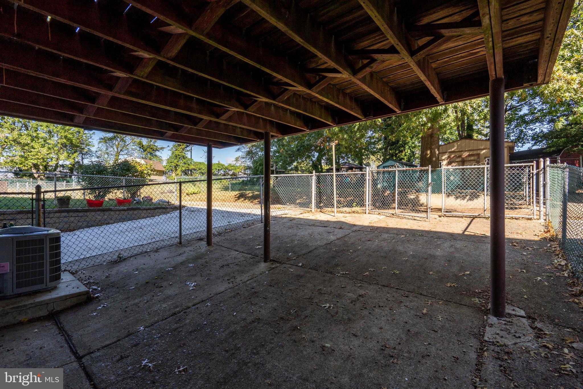 12544 Deer Run Road Philadelphia, PA 19154 - Photo 28 of 35 Driveway