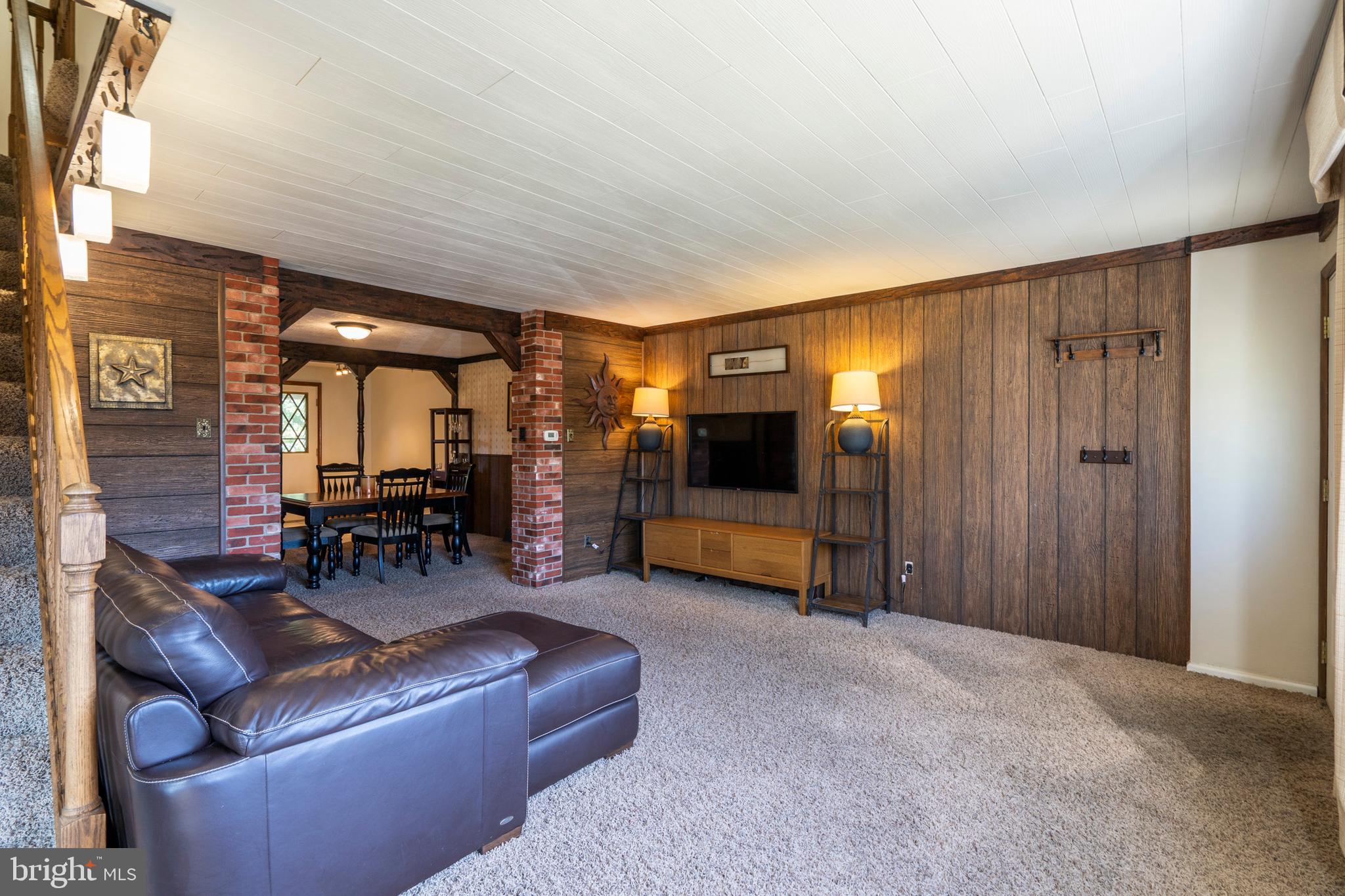 12544 Deer Run Road Philadelphia, PA 19154 - Photo 4 of 35 Living Room