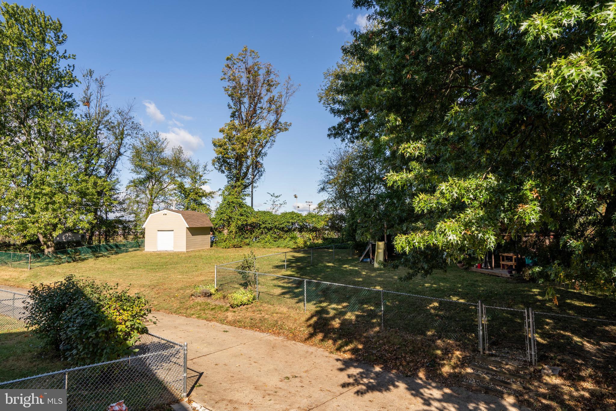 12544 Deer Run Road Philadelphia, PA 19154 - Photo 32 of 35 Driveway View