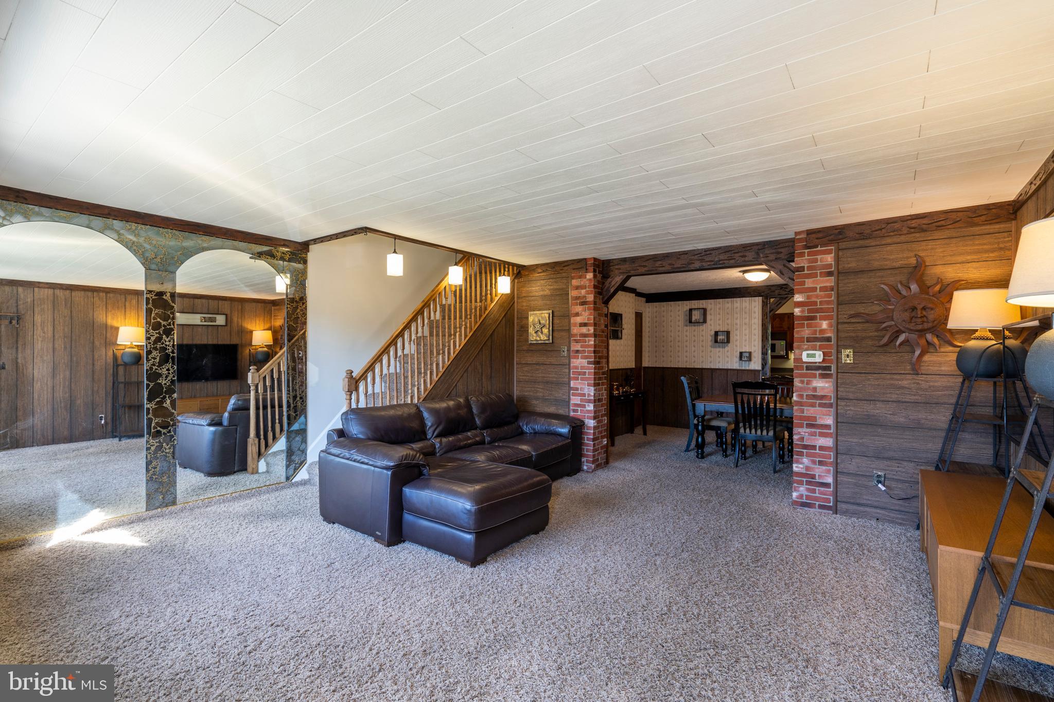 12544 Deer Run Road Philadelphia, PA 19154 - Photo 5 of 35 Living Room
