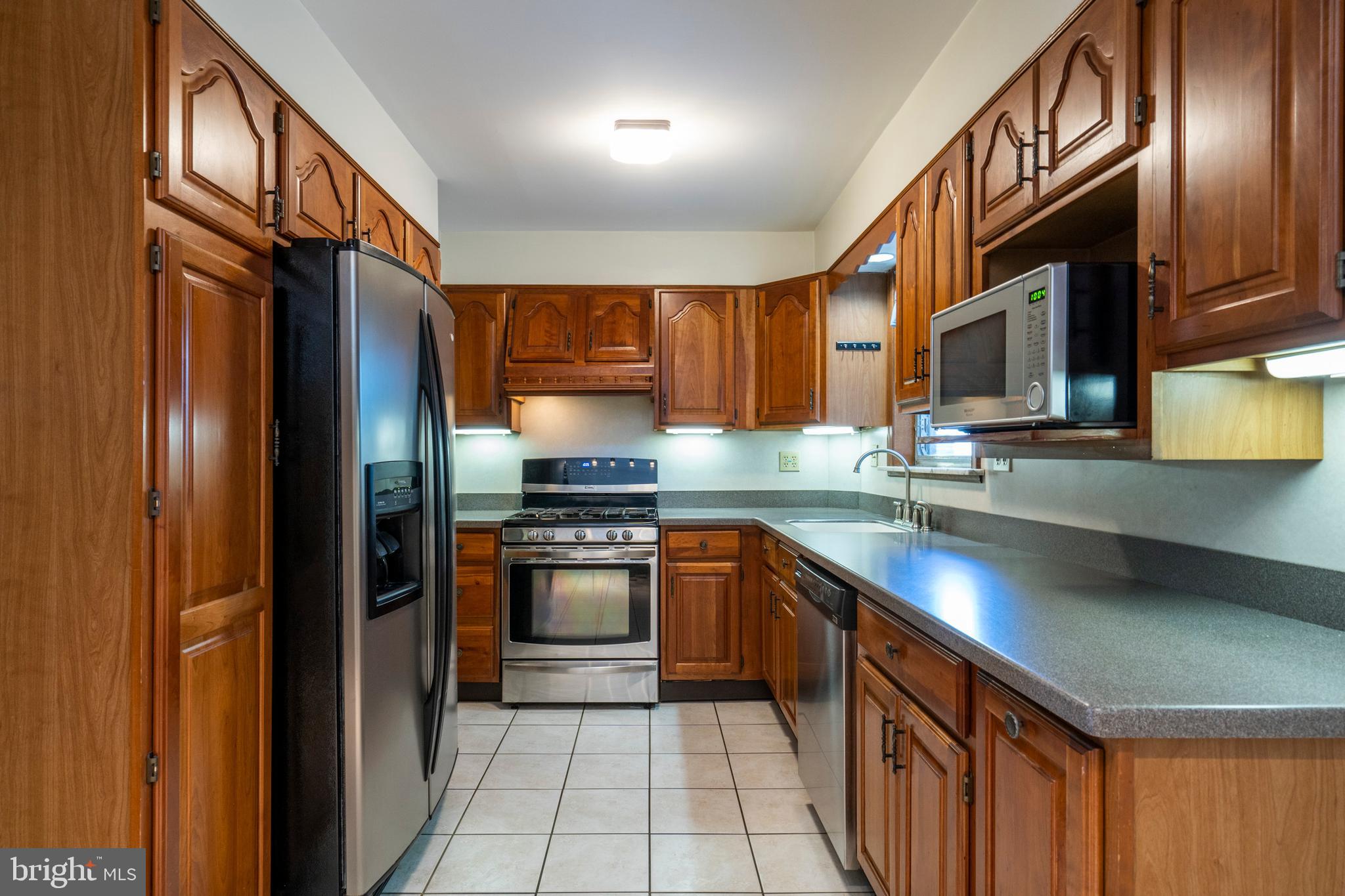 12544 Deer Run Road Philadelphia, PA 19154 - Photo 10 of 35 Updated Kitchen