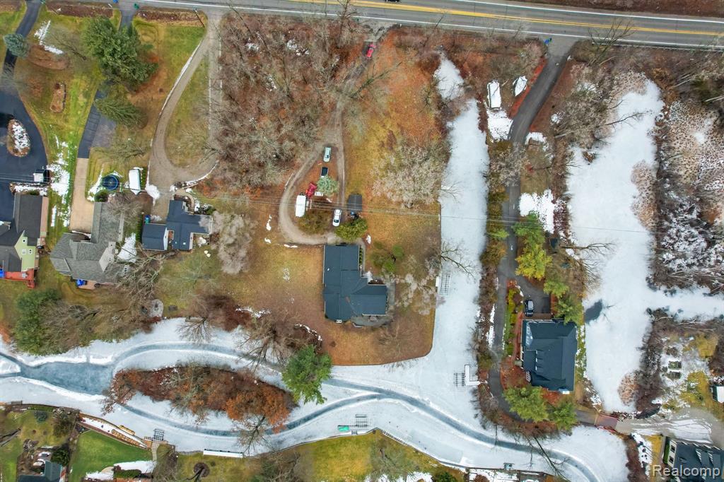 9045 Commerce Road Commerce Township, MI 48382 - Photo 14 of 46