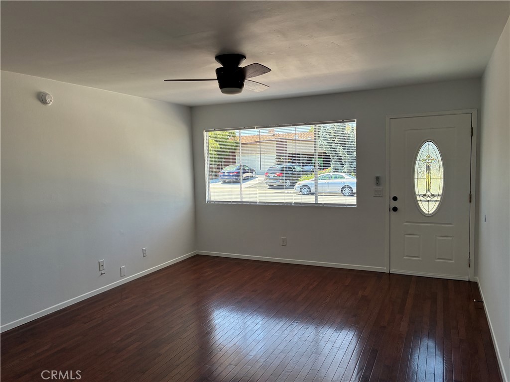517 Queenanne Road Paso Robles, CA 93446 - Photo 2 of 18 Lovely front door is the first impression whenever guests arrive at this home. The pleasant entry just gets better as you go through this immaculate home.
