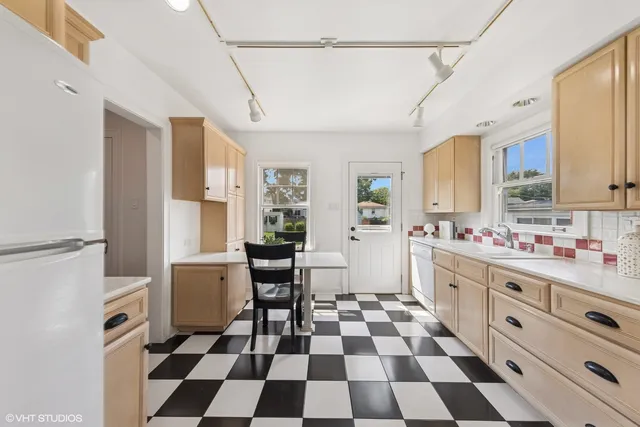 $549,900 | 410 Leitch Avenue, La Grange, IL 60525