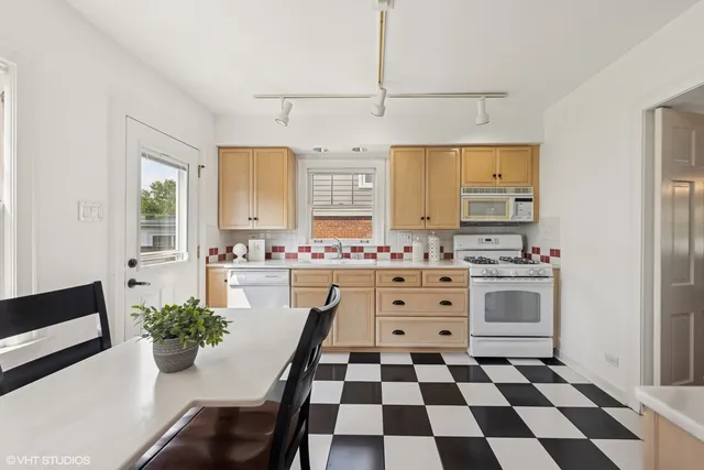 $549,900 | 410 Leitch Avenue, La Grange, IL 60525