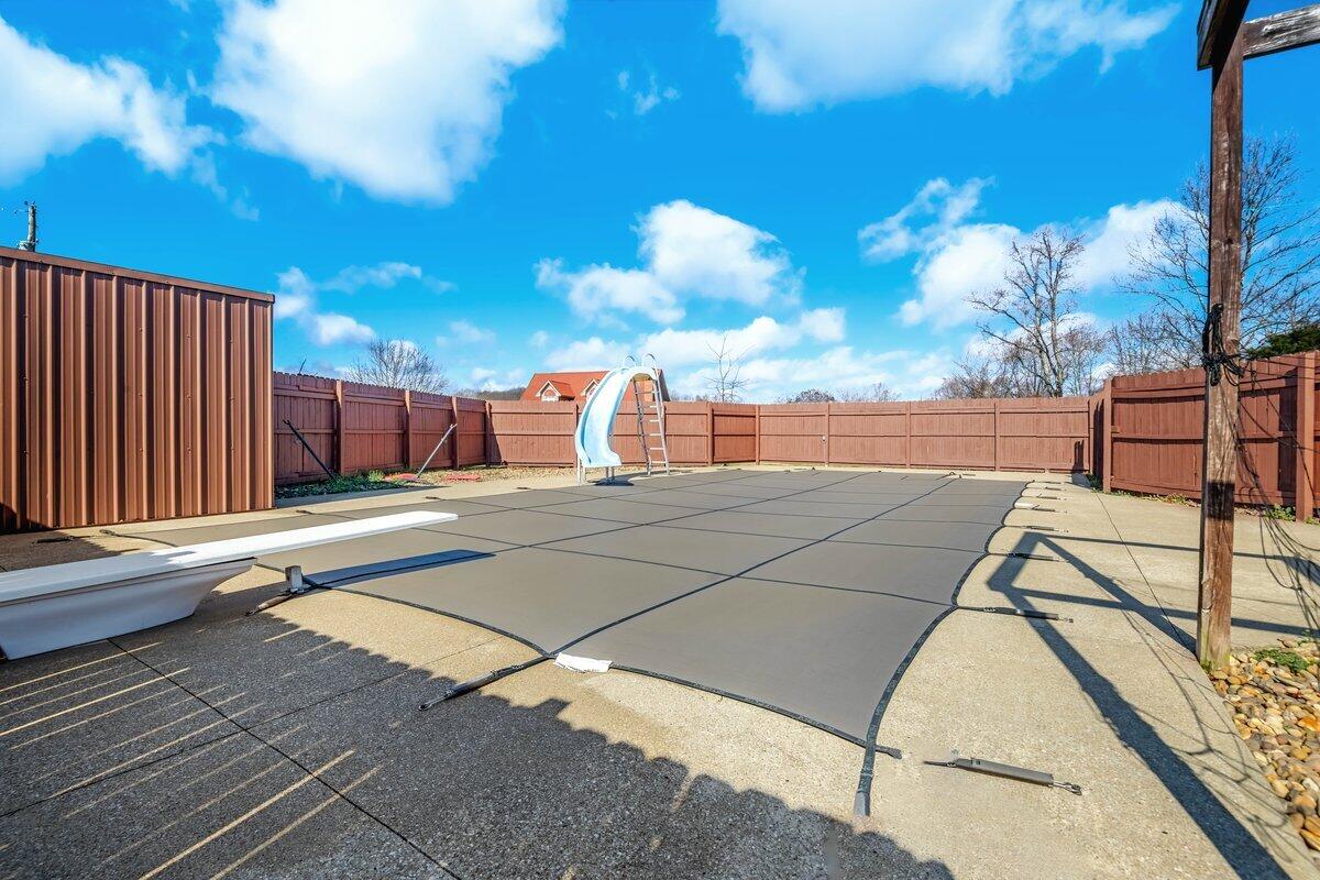 128 County Farm Road London, KY 40741 - Photo 28 of 32 Pool Area 3