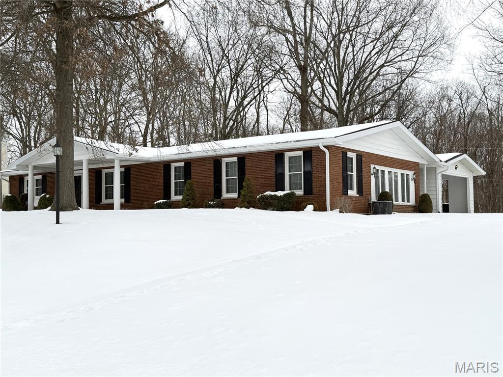 5 Spring Hill Drive Greenville, IL 62246 - Photo 2 of 23