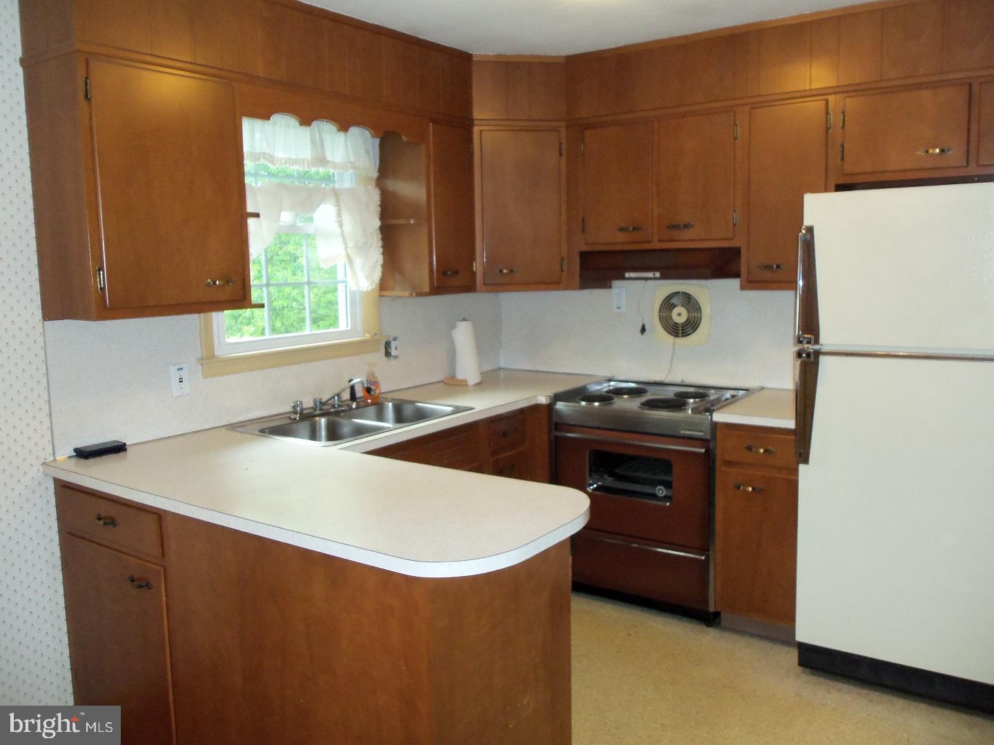 1030 Rhodora Avenue Reading, PA 19605 - Photo 4 of 24 Gallery Image 4