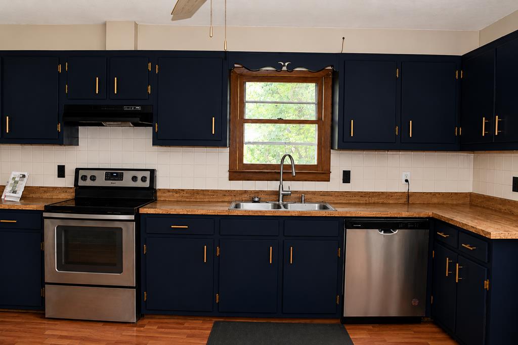 467 Earl's Br Road Pounding Mill, VA 24637 - Photo 3 of 51 Gallery Image 3