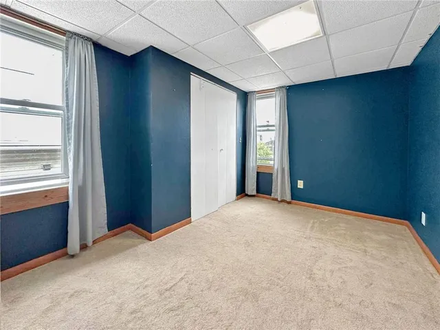 a view of empty room with window