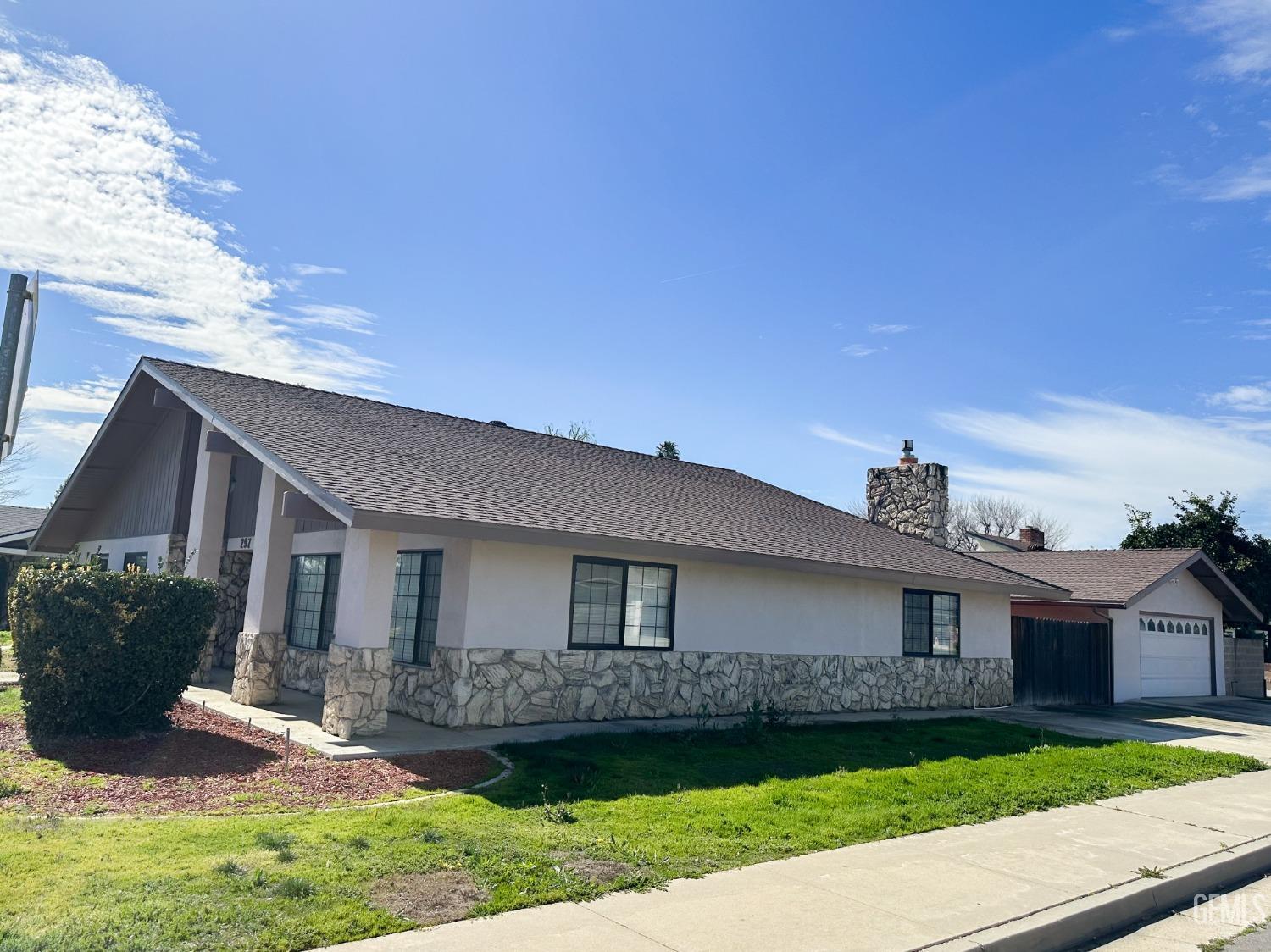 Undisclosed Address Shafter, CA 93263 - Photo 4 of 28