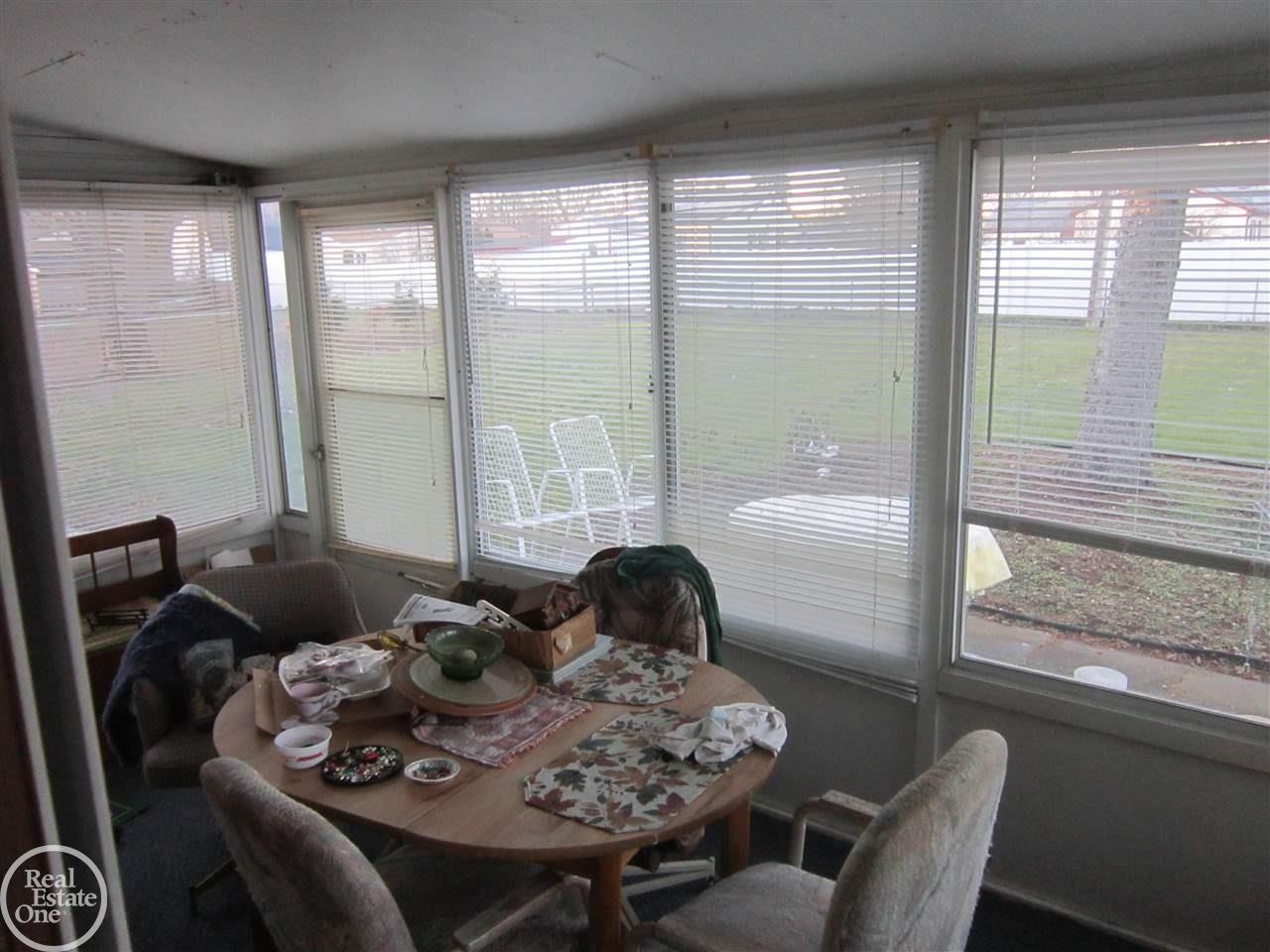 2379 Howe Street Utica, MI 48317 - Photo 5 of 7 31368072-4.JPG