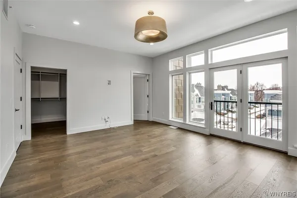 $869,000 | 260 Lakefront Boulevard, Buffalo, NY 14202