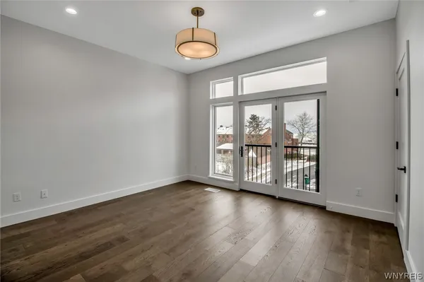 $869,000 | 260 Lakefront Boulevard, Buffalo, NY 14202