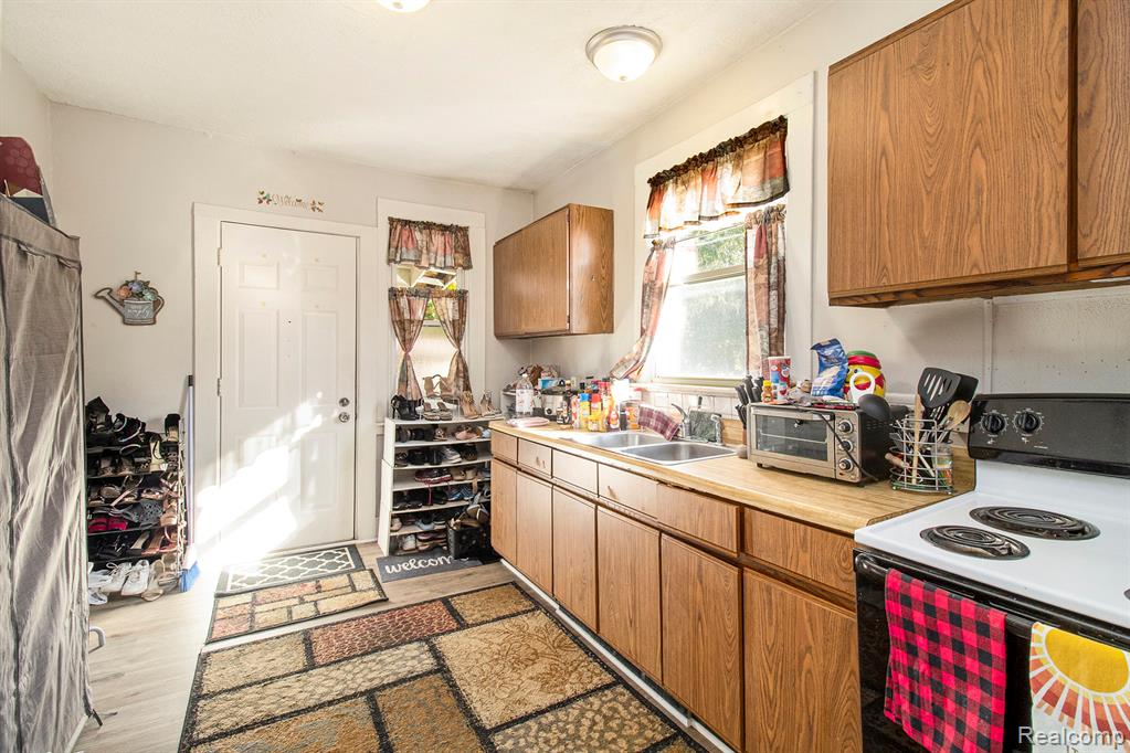 512 East Main Street Pinckney, MI 48169 - Photo 8 of 30