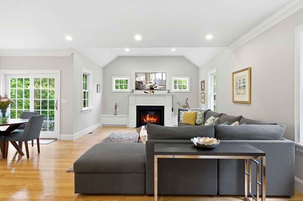 7 Davis Road Bedford, MA 01730 - Photo 6 of 37