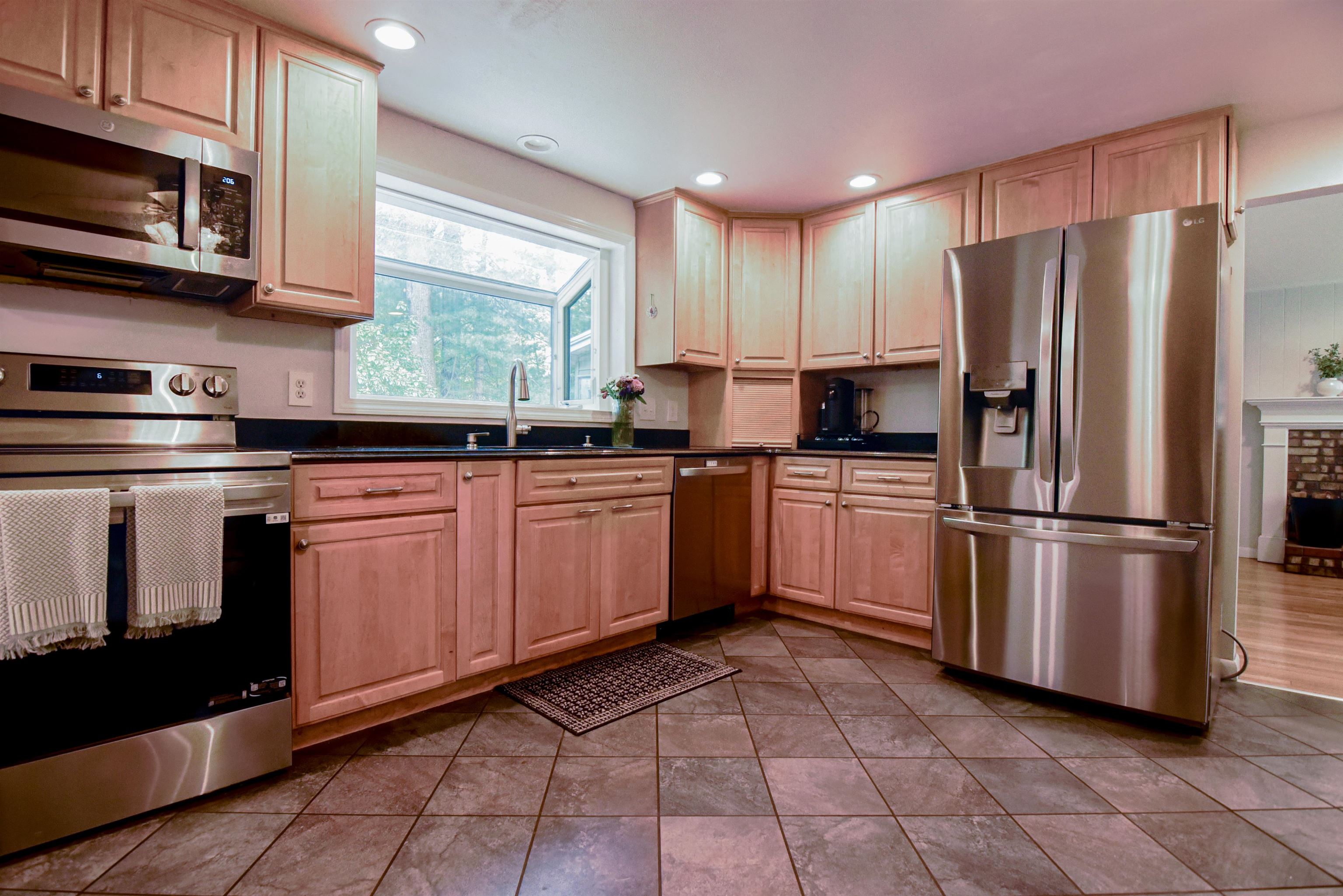 16 Century Road Nashua, NH 03064 - Photo 6 of 22 Gallery Image 6
