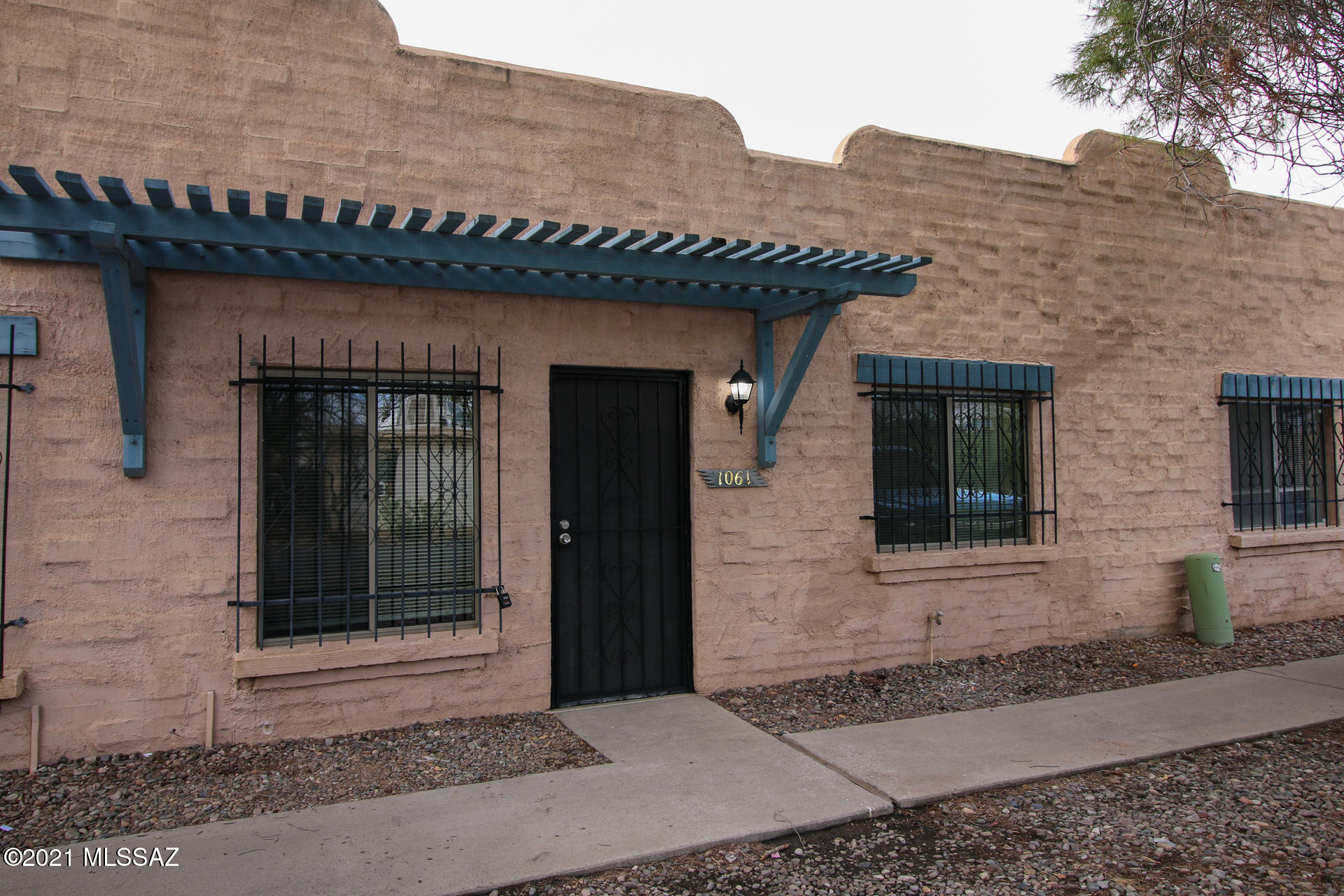 1061 East Halcyon Road Tucson, AZ 85719 - Photo 1 of 15