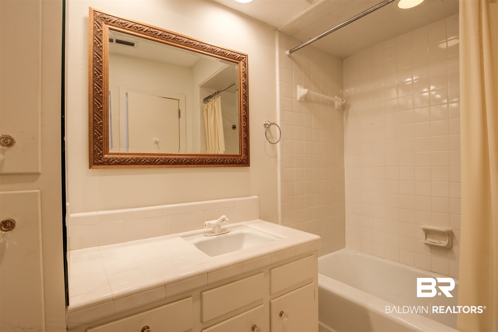 18080 Quail Run Road, Unit 4A Fairhope, AL 36532 - Photo 16 of 28 bathroom 2