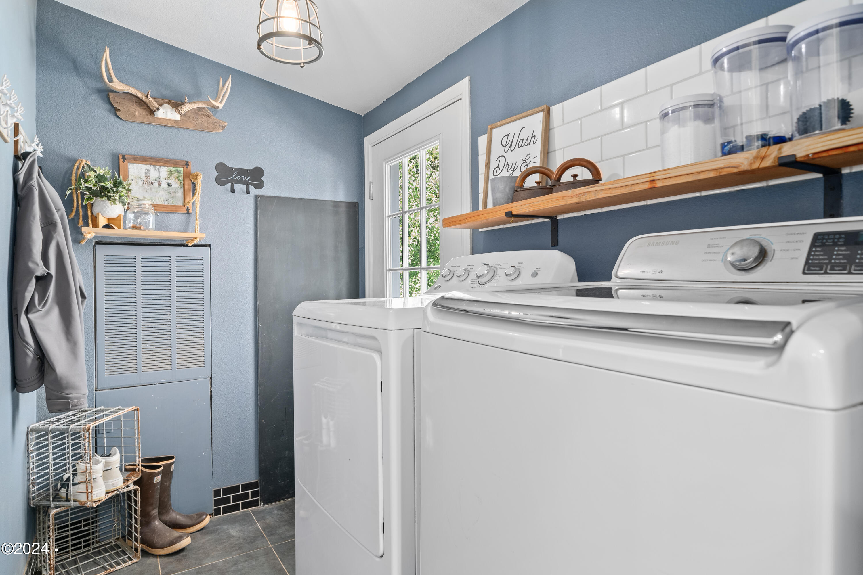 405 Southeast John Nye Road Newport, OR 97365 - Photo 12 of 54 Laundry & Mud room off kitchen